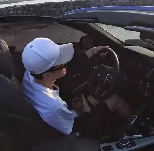 贡霭友琰